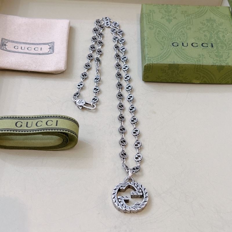 G*u*i necklaces